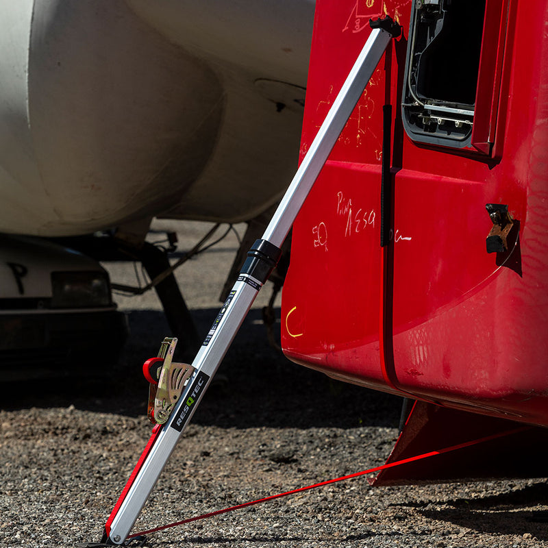 RESQTEC RAVE Strut supporting a vehicle with its integrated ratchet strap