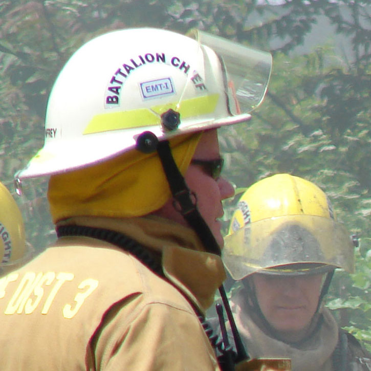 Battalion Chief helmet crescent on a white fire helmet; application example